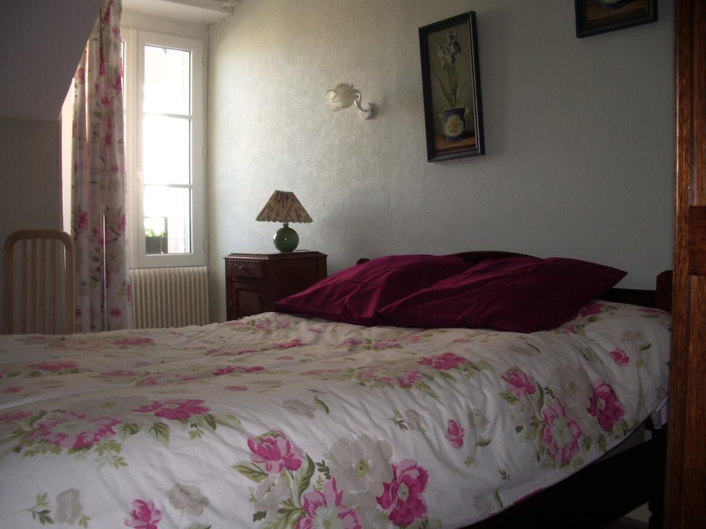 Bed and Breakfast Les Glycines Plaimpied-Givaudins Exterior foto