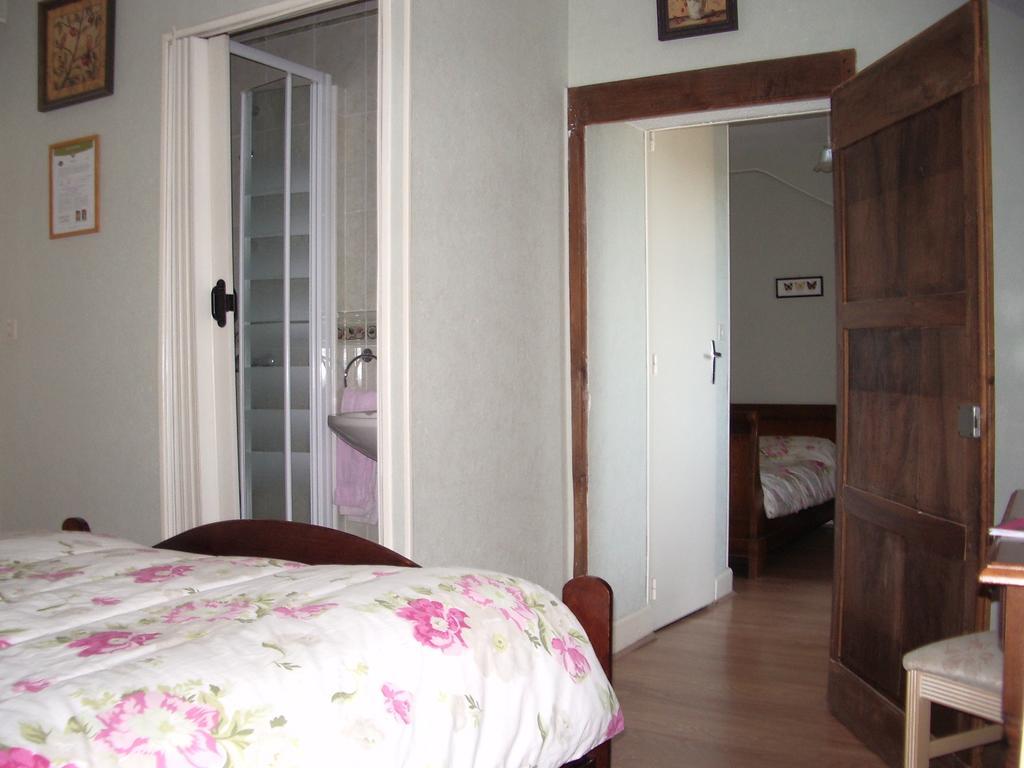 Bed and Breakfast Les Glycines Plaimpied-Givaudins Exterior foto
