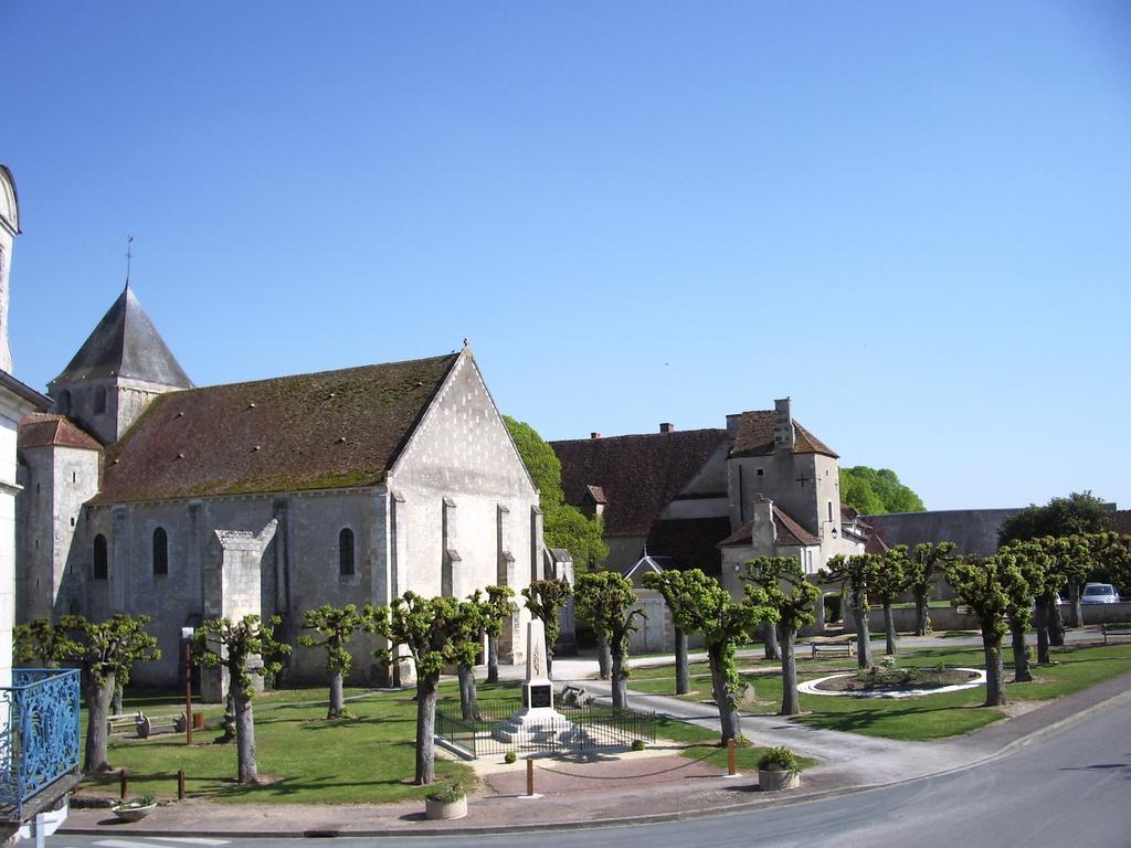Bed and Breakfast Les Glycines Plaimpied-Givaudins Exterior foto
